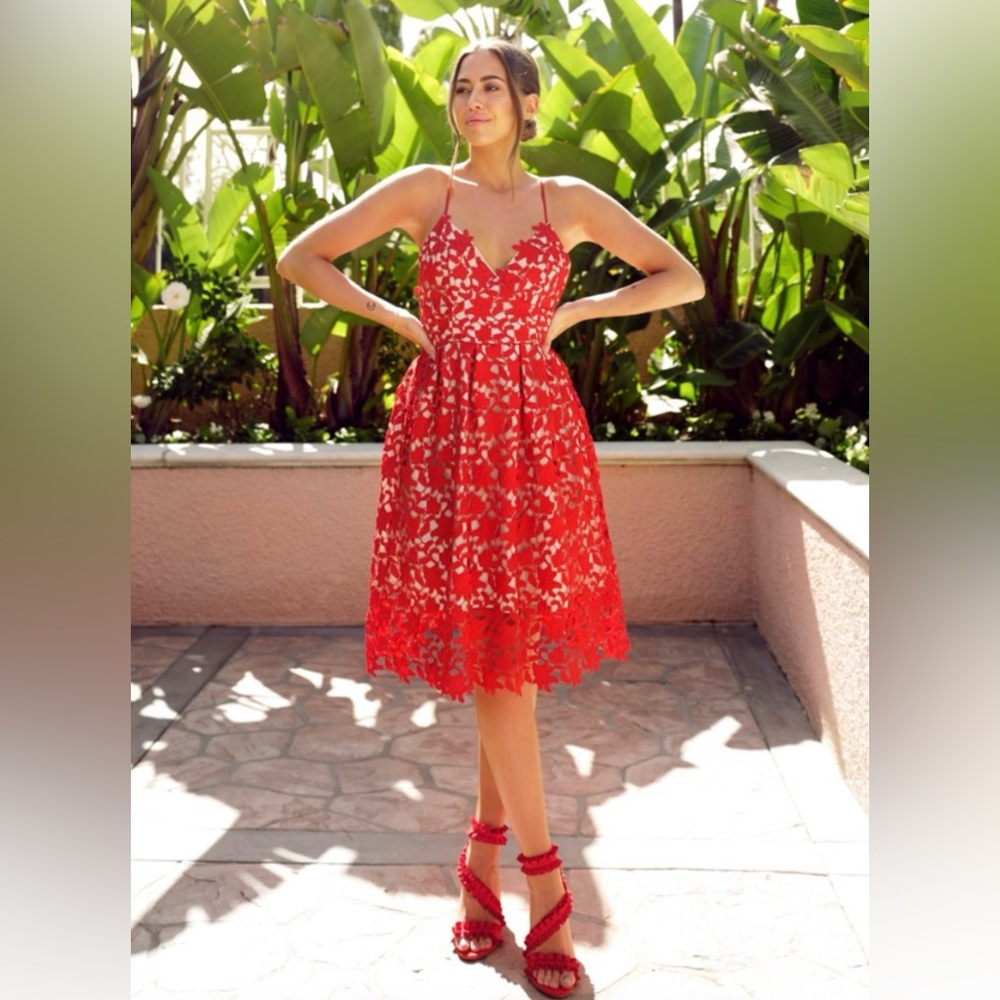 BEAUTIFUL RED LACE DRESS